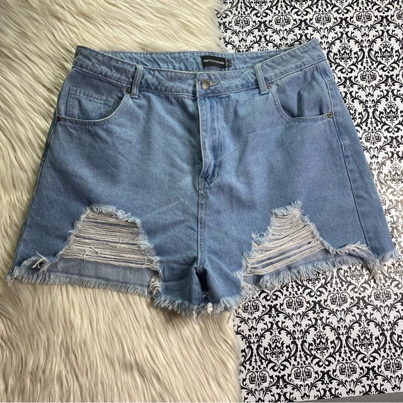 PrettyLittleThing : size : 14 : high waisted ripped distressed denim jean shorts - Picture 4 of 10